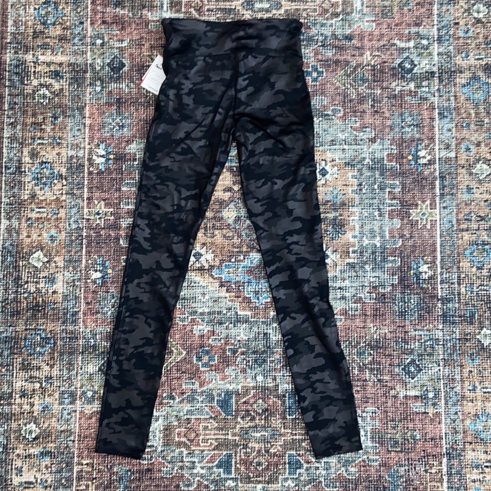 NWT Spanx leggings faux leather camouflaged ($98 US dollar) SMALL